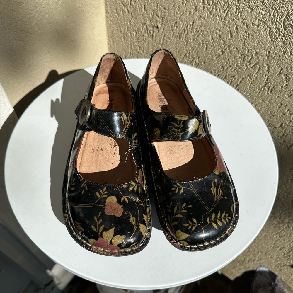 Alegria PG Lite Black Floral Leather Shoe. Size 38 (US size 7.5-8)